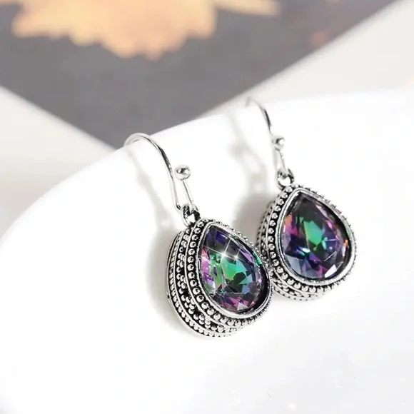 NWOT - Beautiful Multi Color Droplet Style Earrings - Picture 3 of 7